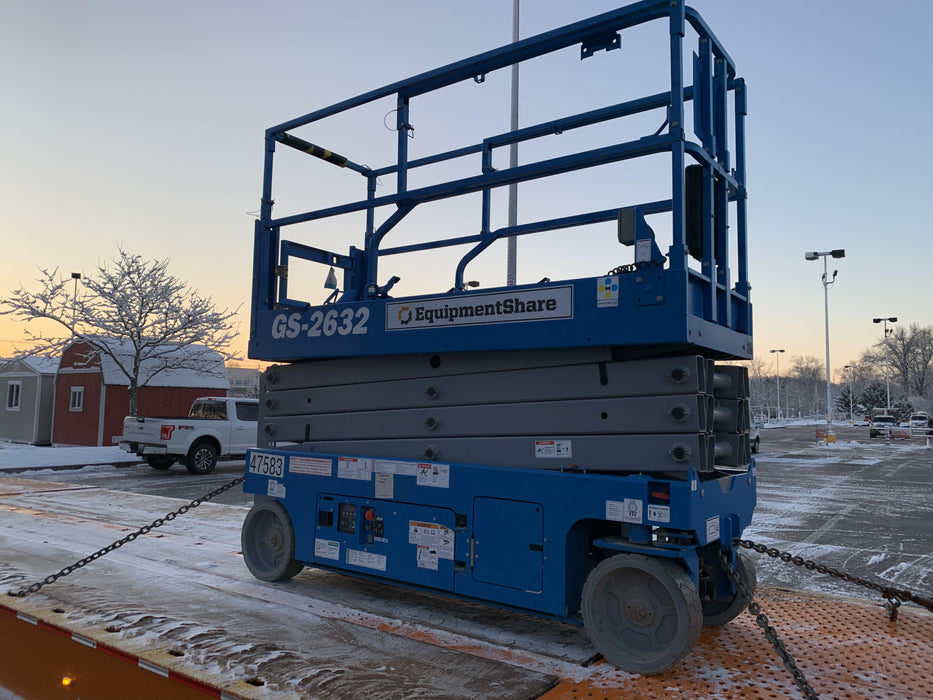 2019 Genie GS-2632 Folding rails with half height swing gate