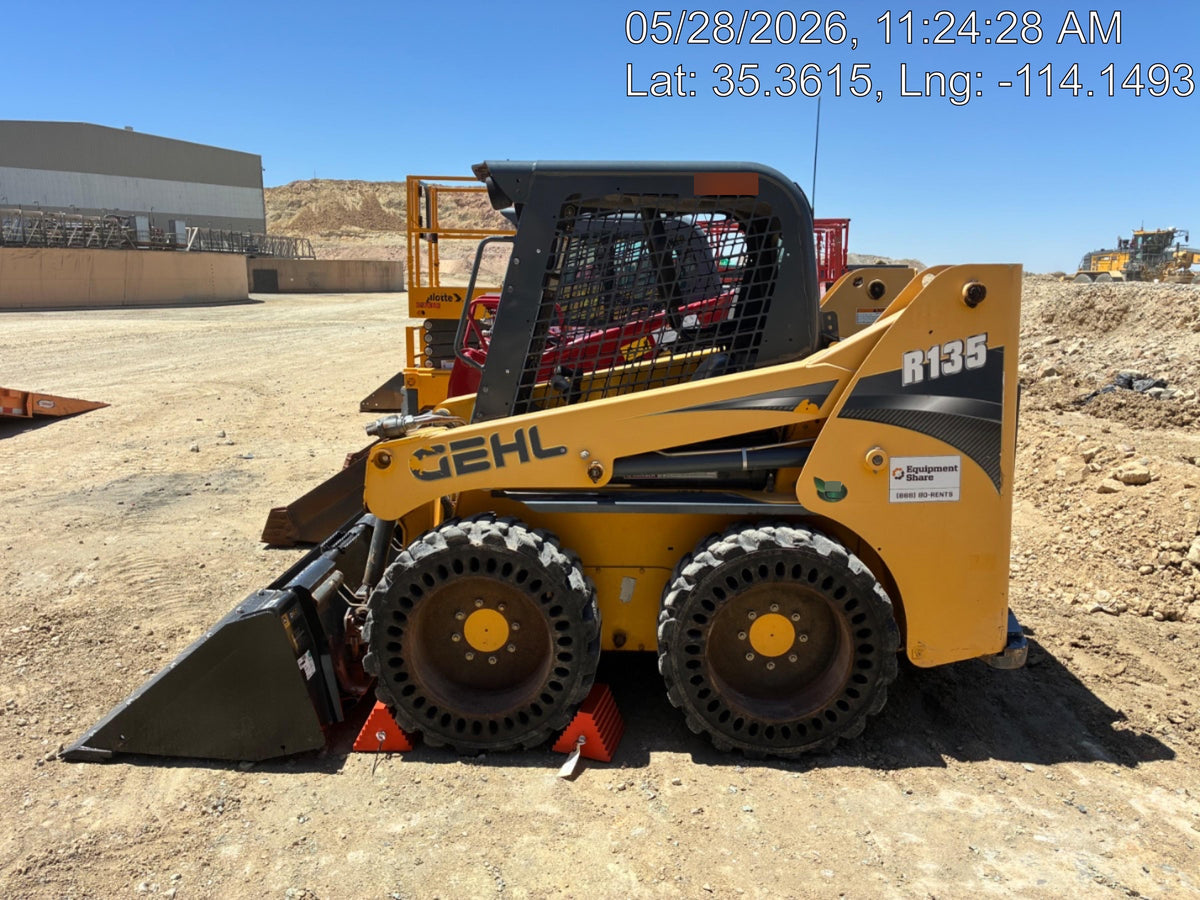 2016 GEHL R135