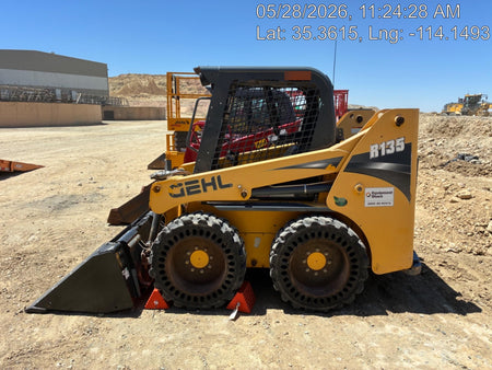 2016 GEHL R135