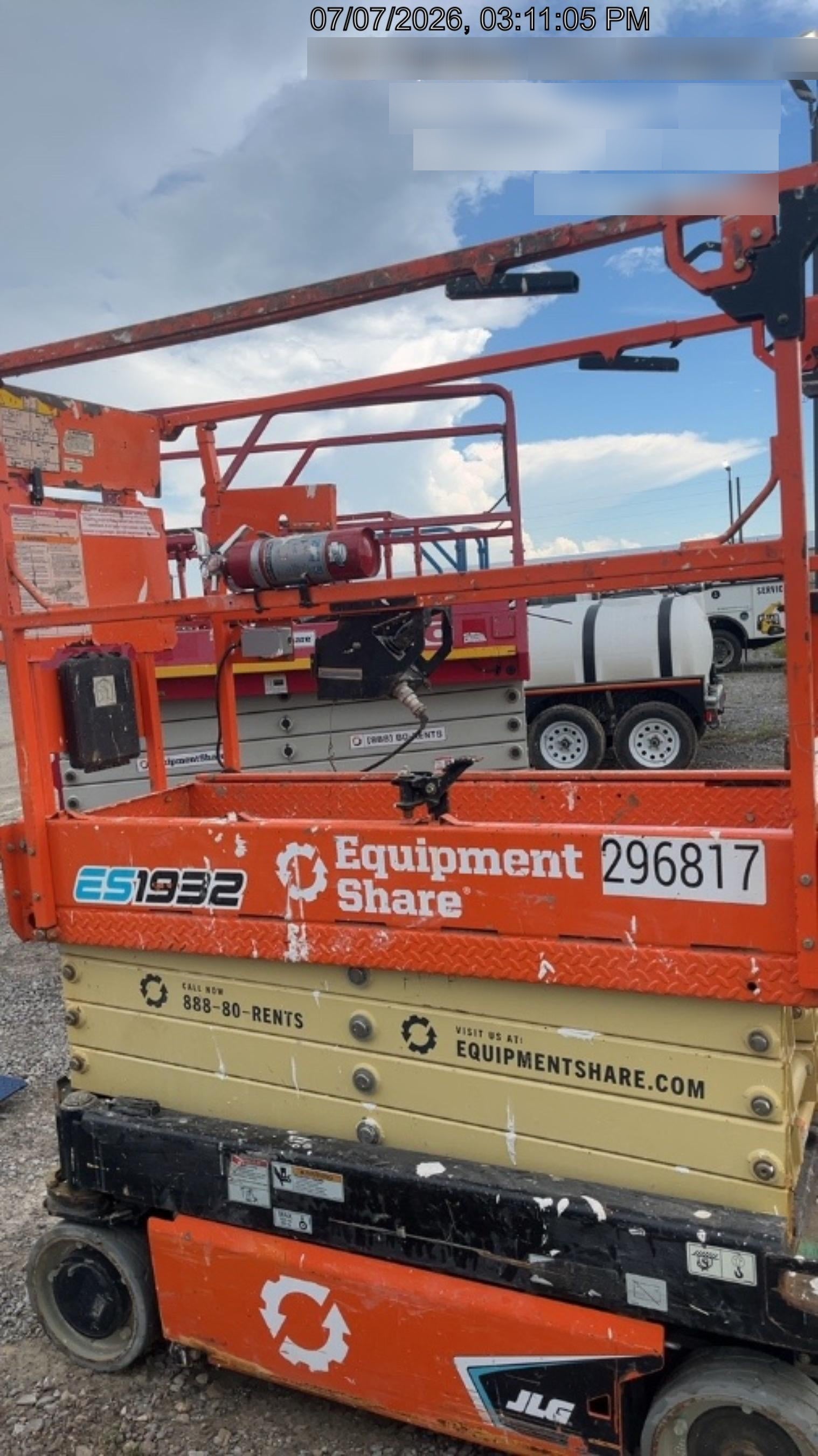 2023 JLG ES1932