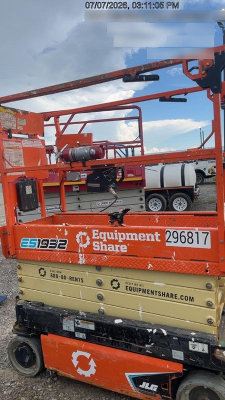 2023 JLG ES1932