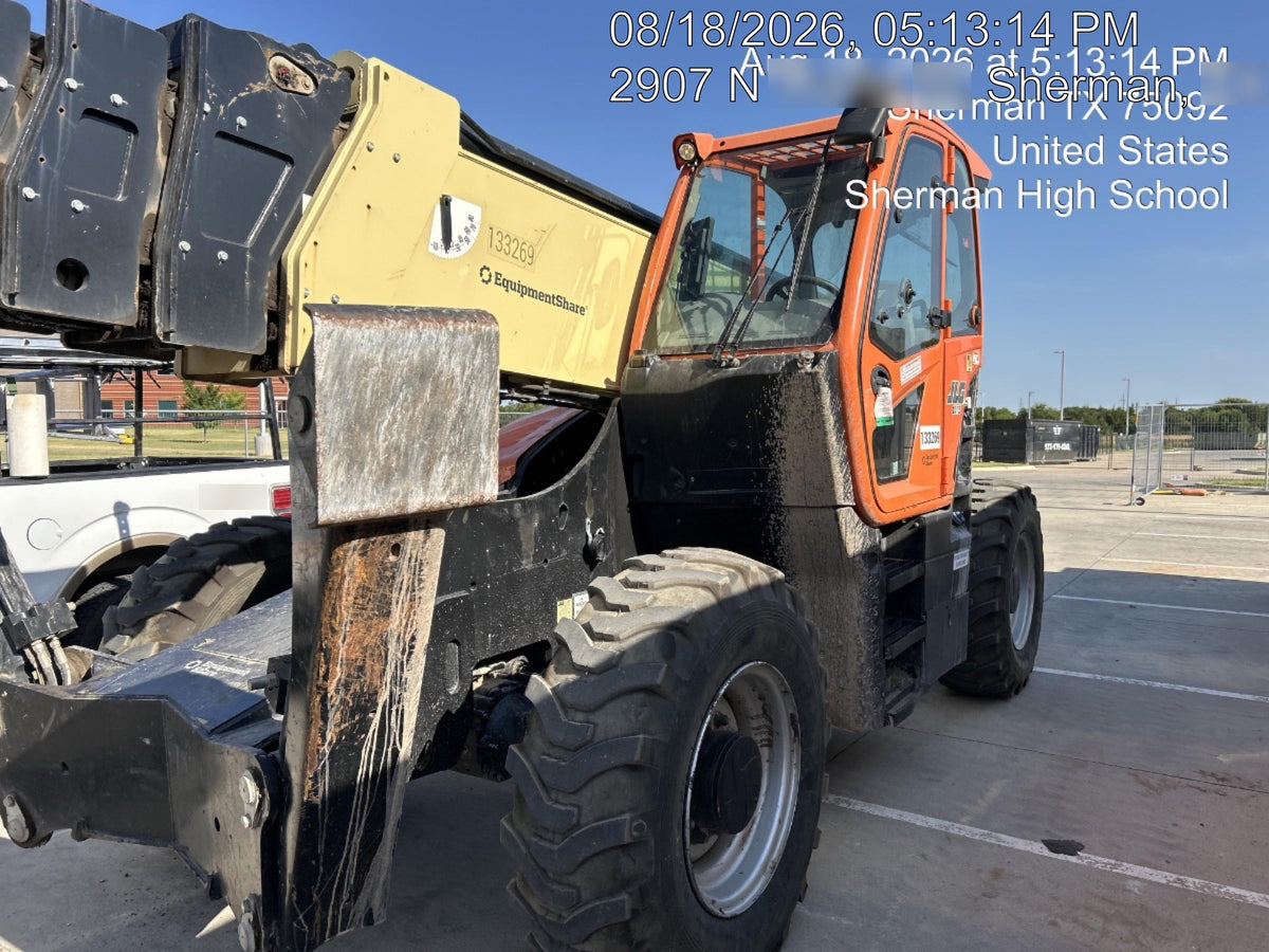 2021 JLG 1075