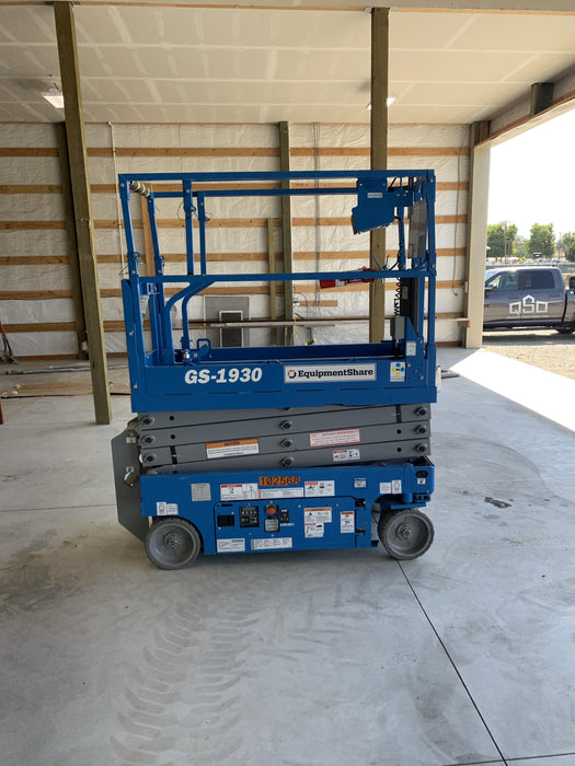 2020 Genie GS-1930 Solid Non Marking Tires, Beacon, Folding rails with half height swing gate, 800W Inverter