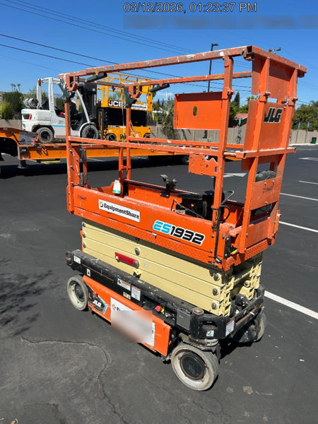 2022 JLG ES1932