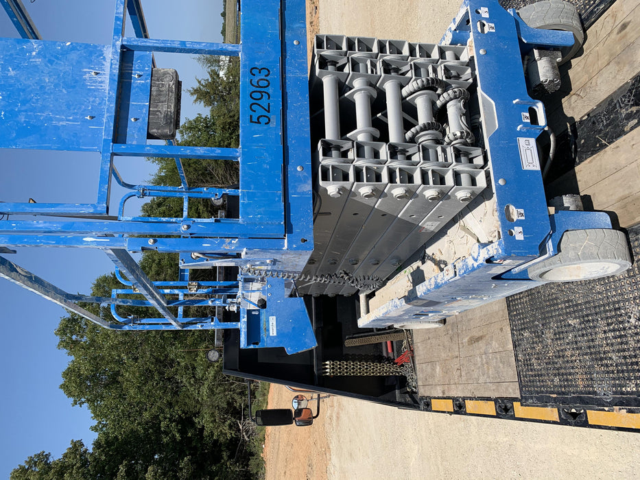 2019 Genie GS-4047 Folding rails with half height swing gate