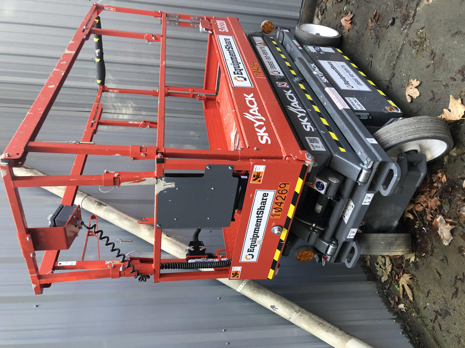 2020 Skyjack SJIII-3220 Solid NM Tires, Half height spring hinged entry gate, Dual Beacons, 6' Powered Extension Deck