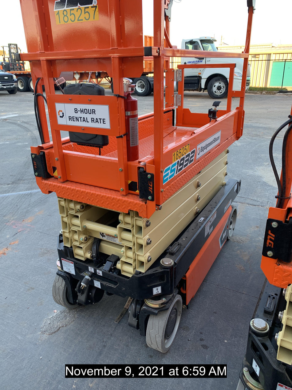2021 JLG ES1932