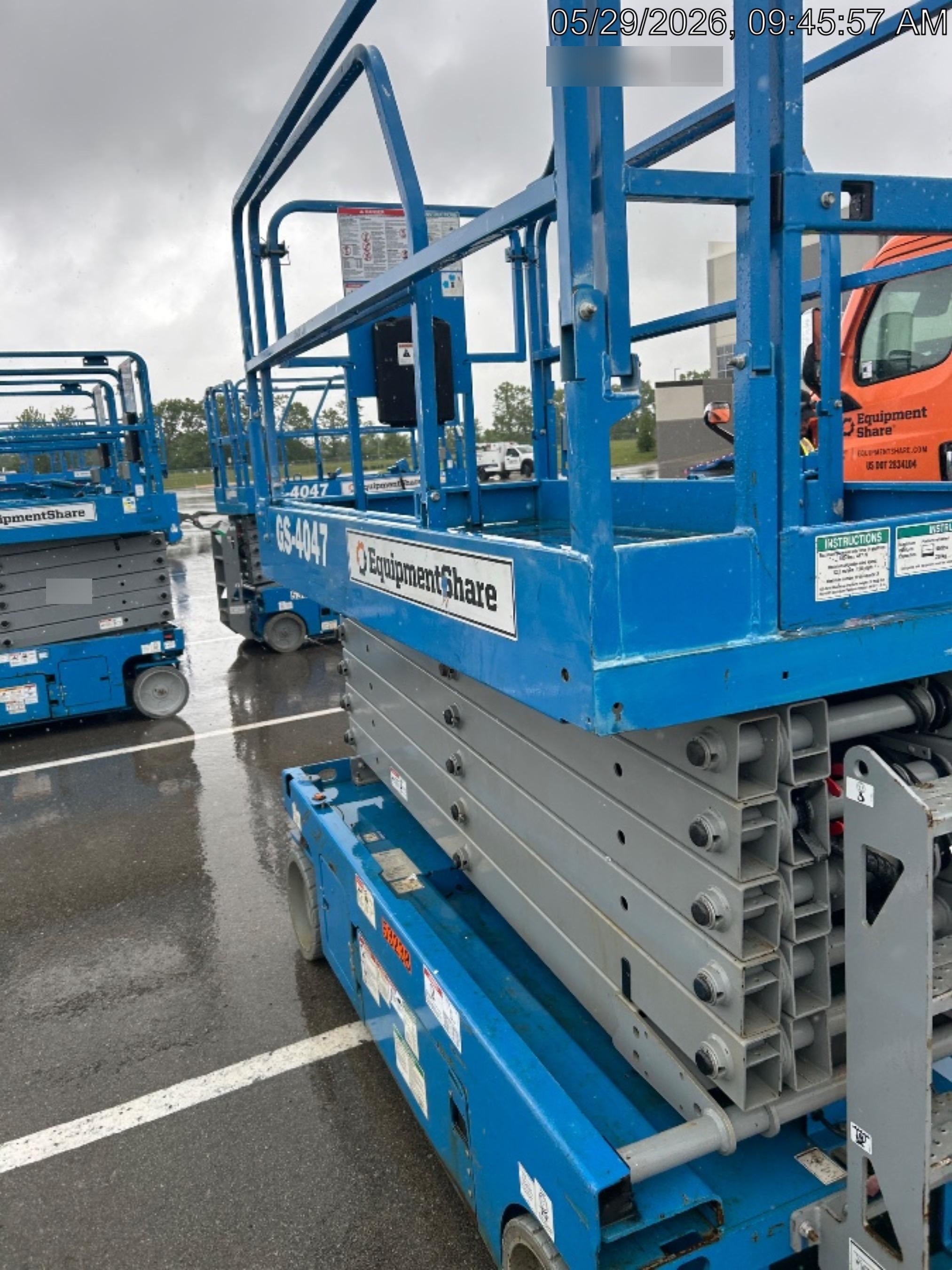 2019 Genie GS-4047 Folding rails with half height swing gate