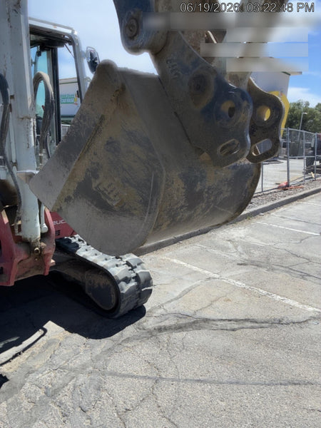 2025 TAKEUCHI 24" Bucket Takeuchi