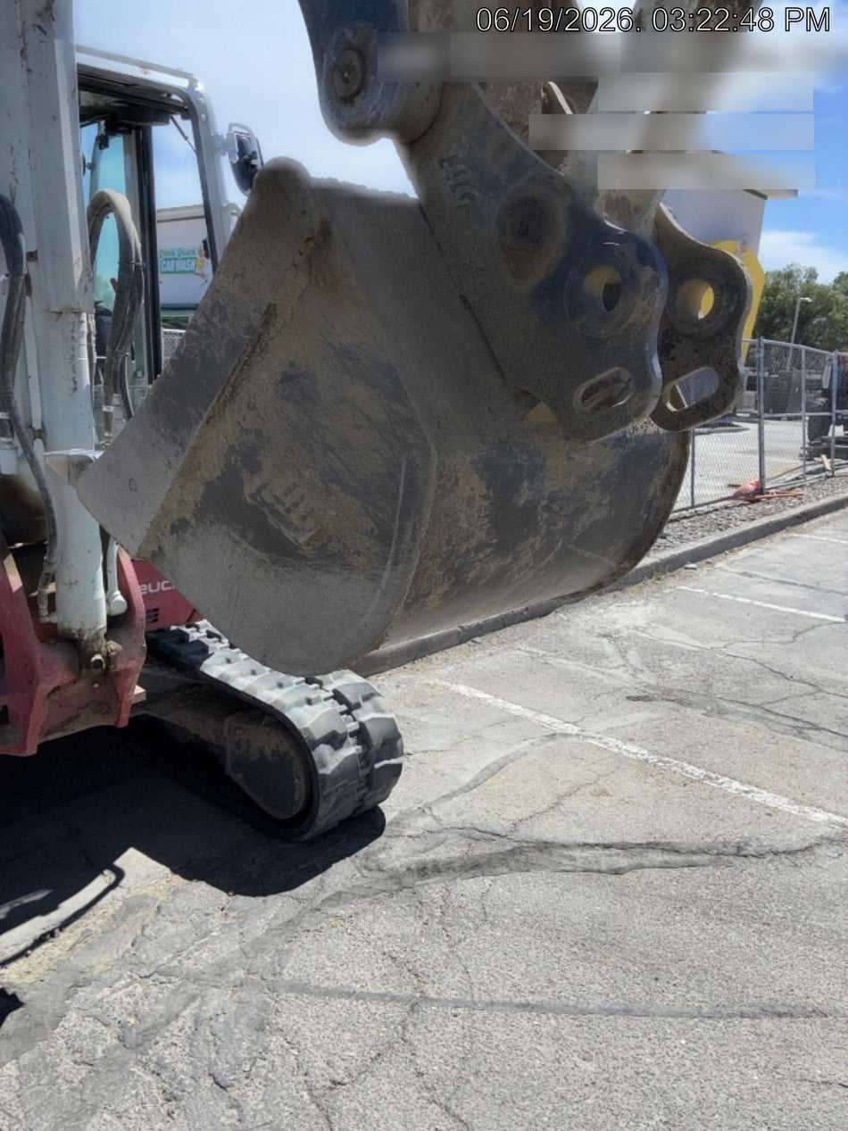 2025 TAKEUCHI 24" Bucket Takeuchi