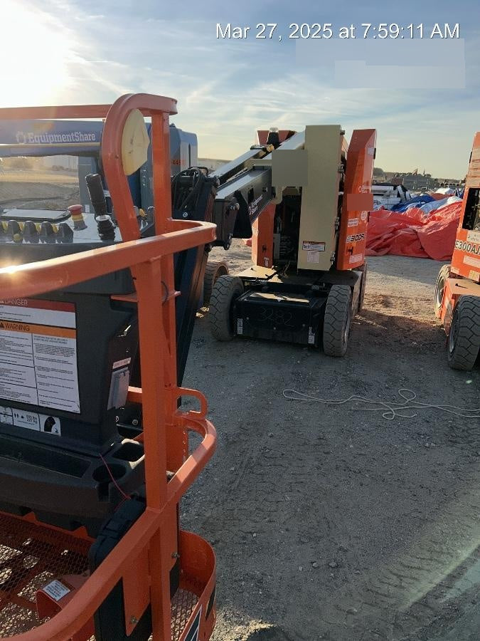 2021 JLG E300AJP