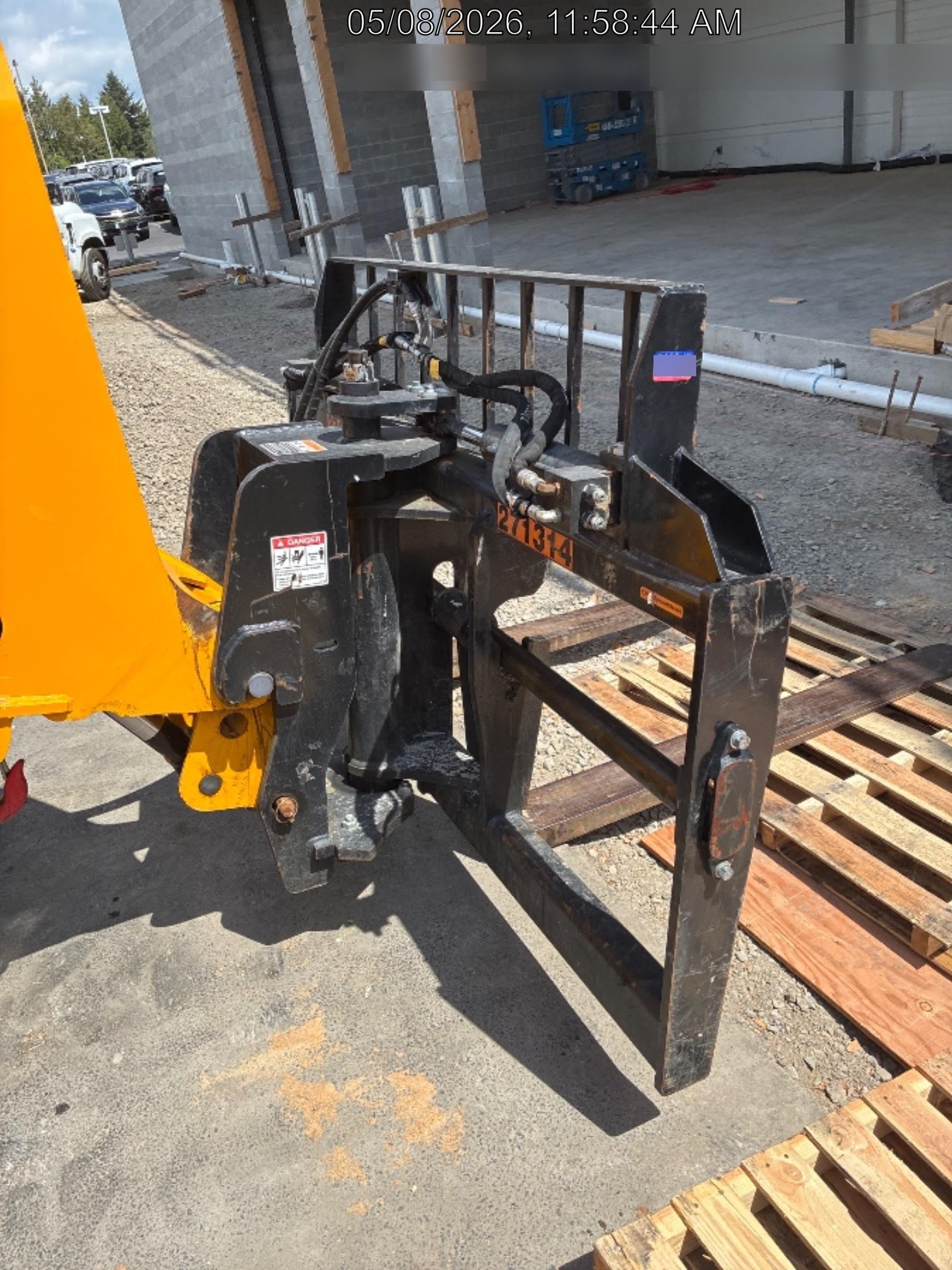 2022 JCB 332/E5286
