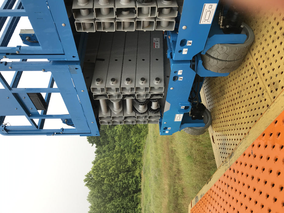 2019 Genie GS-4047 Folding rails with half height swing gate