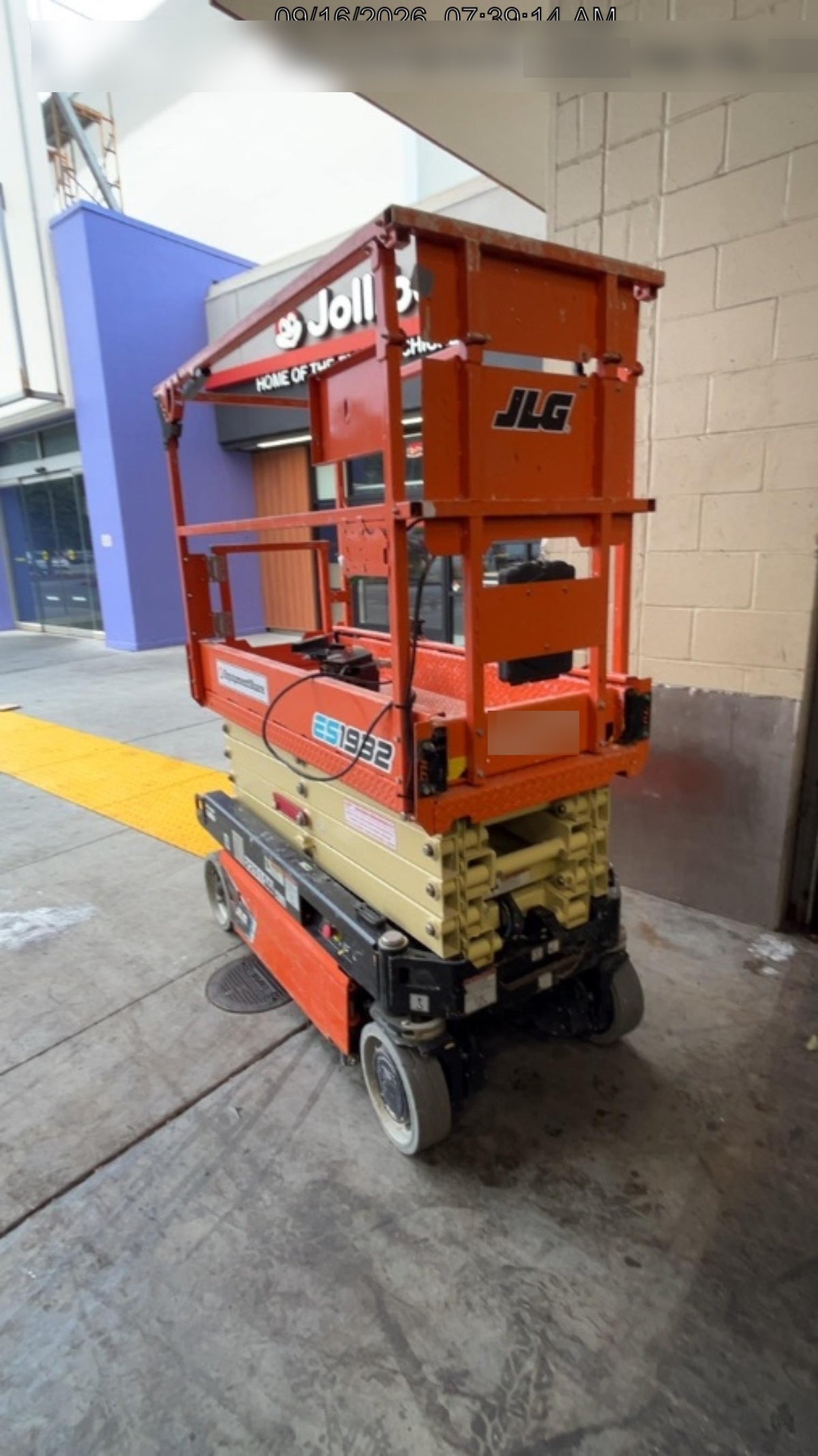 2022 JLG ES1932