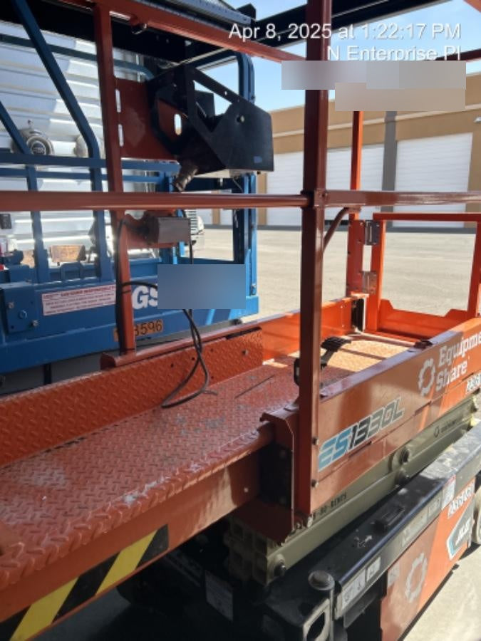 2022 JLG ES1330L