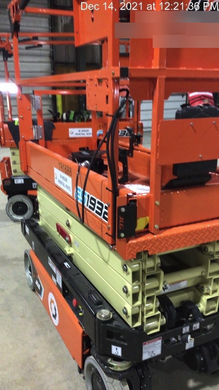 2021 JLG ES1932