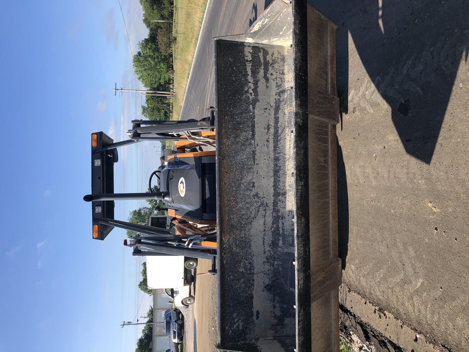 2019 Case 570N EP Canopy, 4WD, GP Front Bucket, Dual Tilt Cylinder, 84" Box Blade w/ Scarifier, Wheel Weights, Beacon