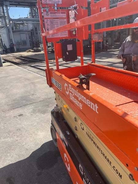 2024 JLG ES1932