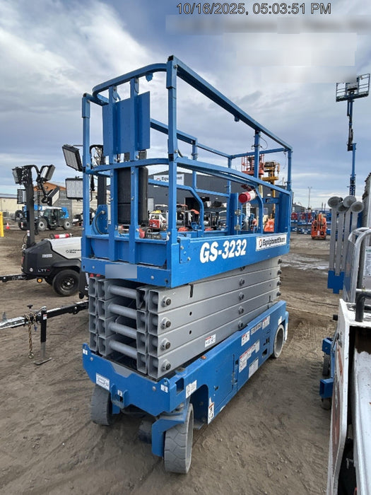 2020 Genie GS-3232 Standard, Folding half height swing gate, 800W Inverter