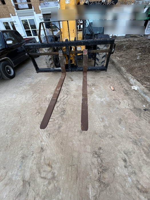 2019 JCB 509-42 Cab/Heat/Air, 74 HP, Solid Tires, STD Worklight, Beacon, Aux Hydraulics, Lifting Eye, Back up Alarm w/66" Carriage/60" Forks