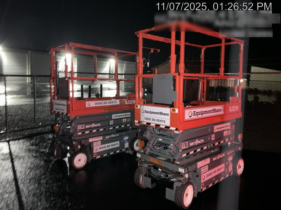 2020 Skyjack SJIII-3219 Solid NM Tires, Half height spring hinged entry gate, Dual Beacons, 800W Inverter