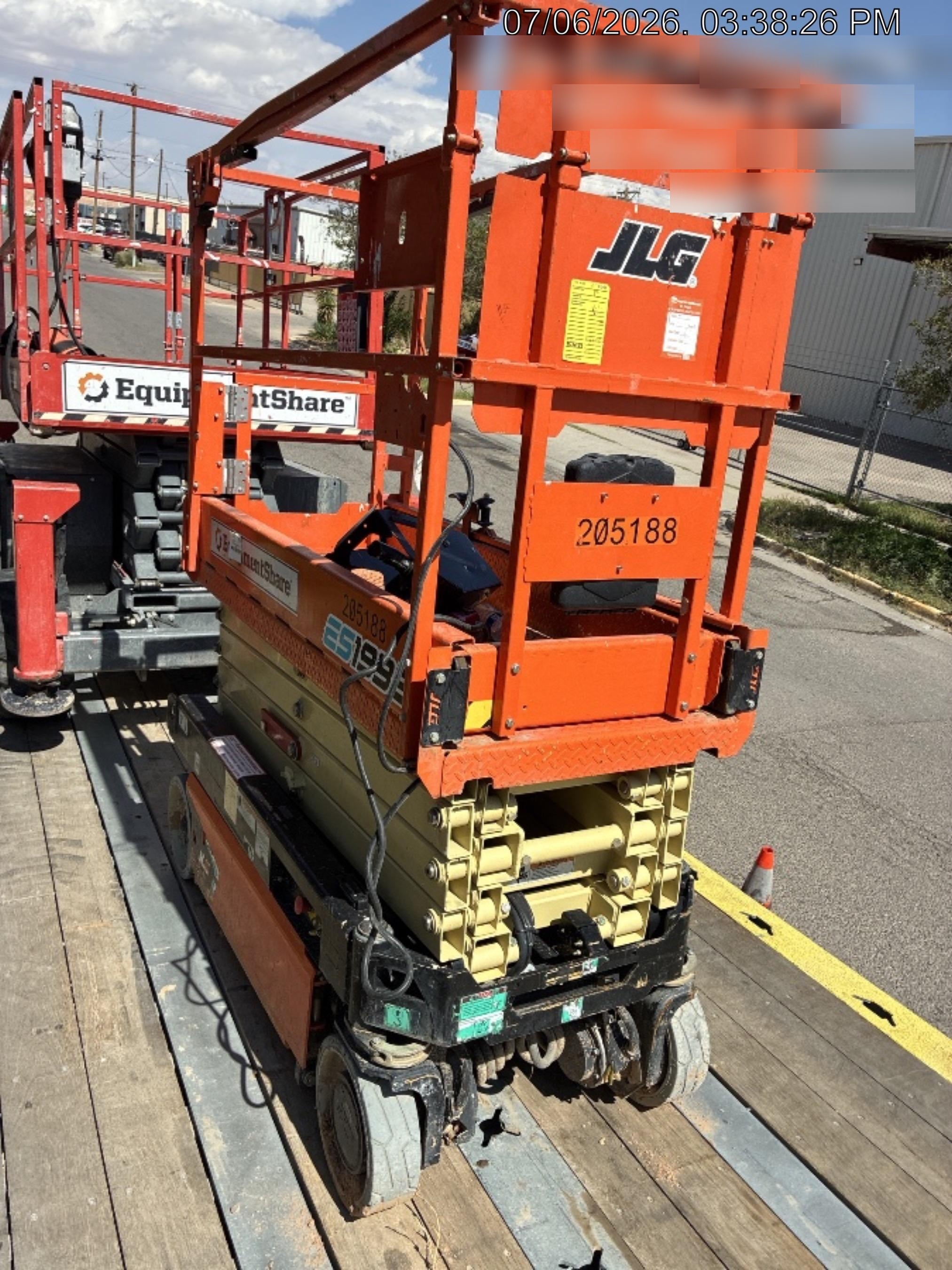 2022 JLG ES1932