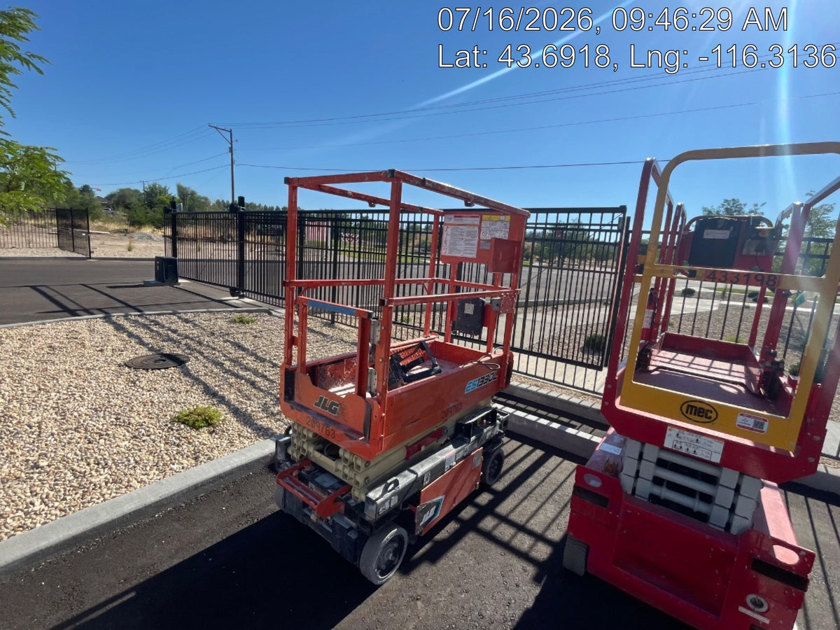 2022 JLG ES1330L