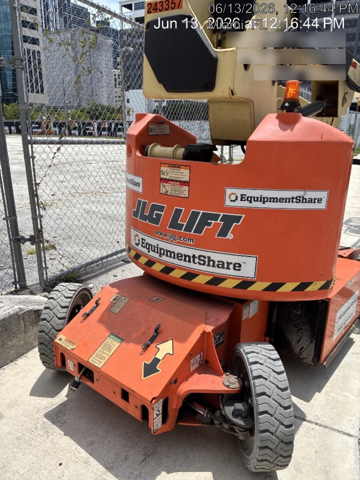 2022 JLG E400AJP Narrow