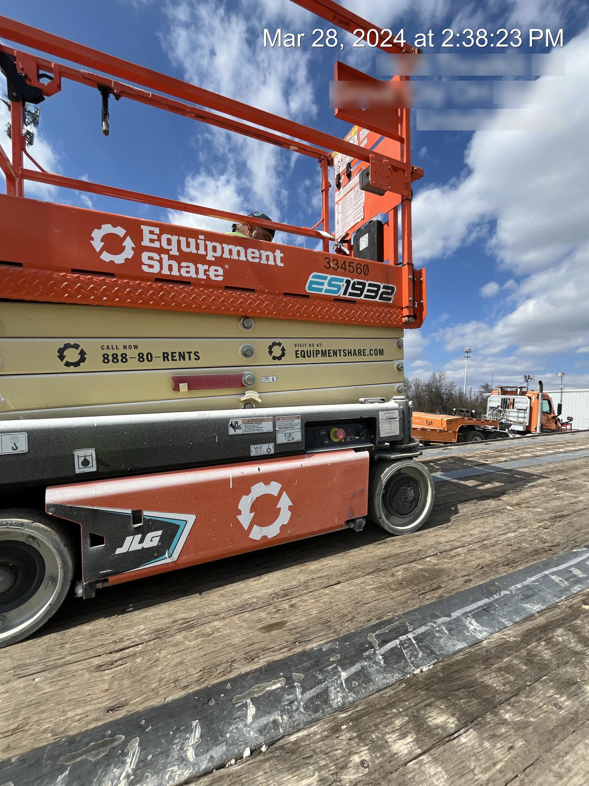 2021 JLG ES1932
