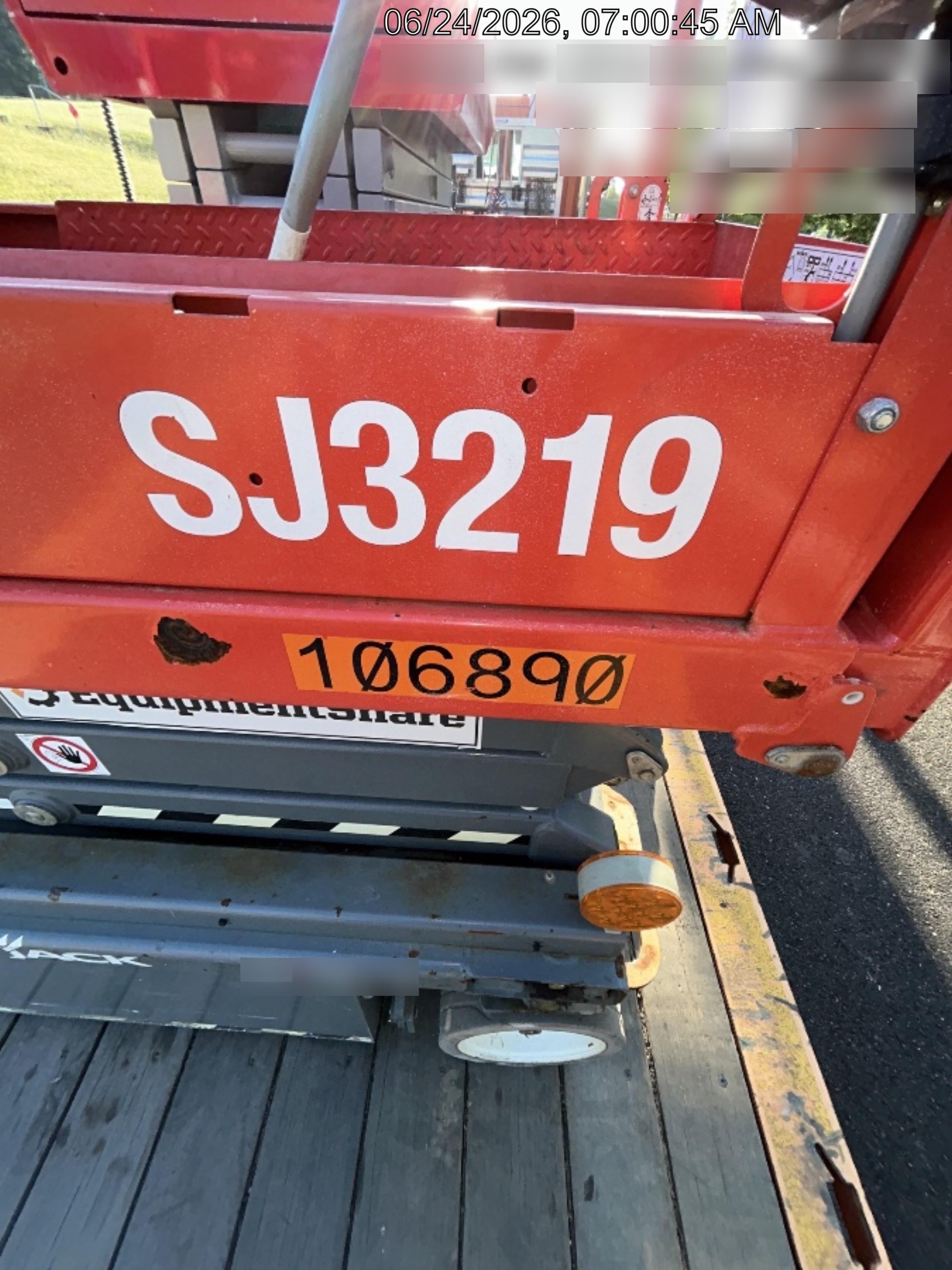 2020 Skyjack SJIII-3219 Solid NM Tires, Half height spring hinged entry gate, Dual Beacons, 800W Inverter