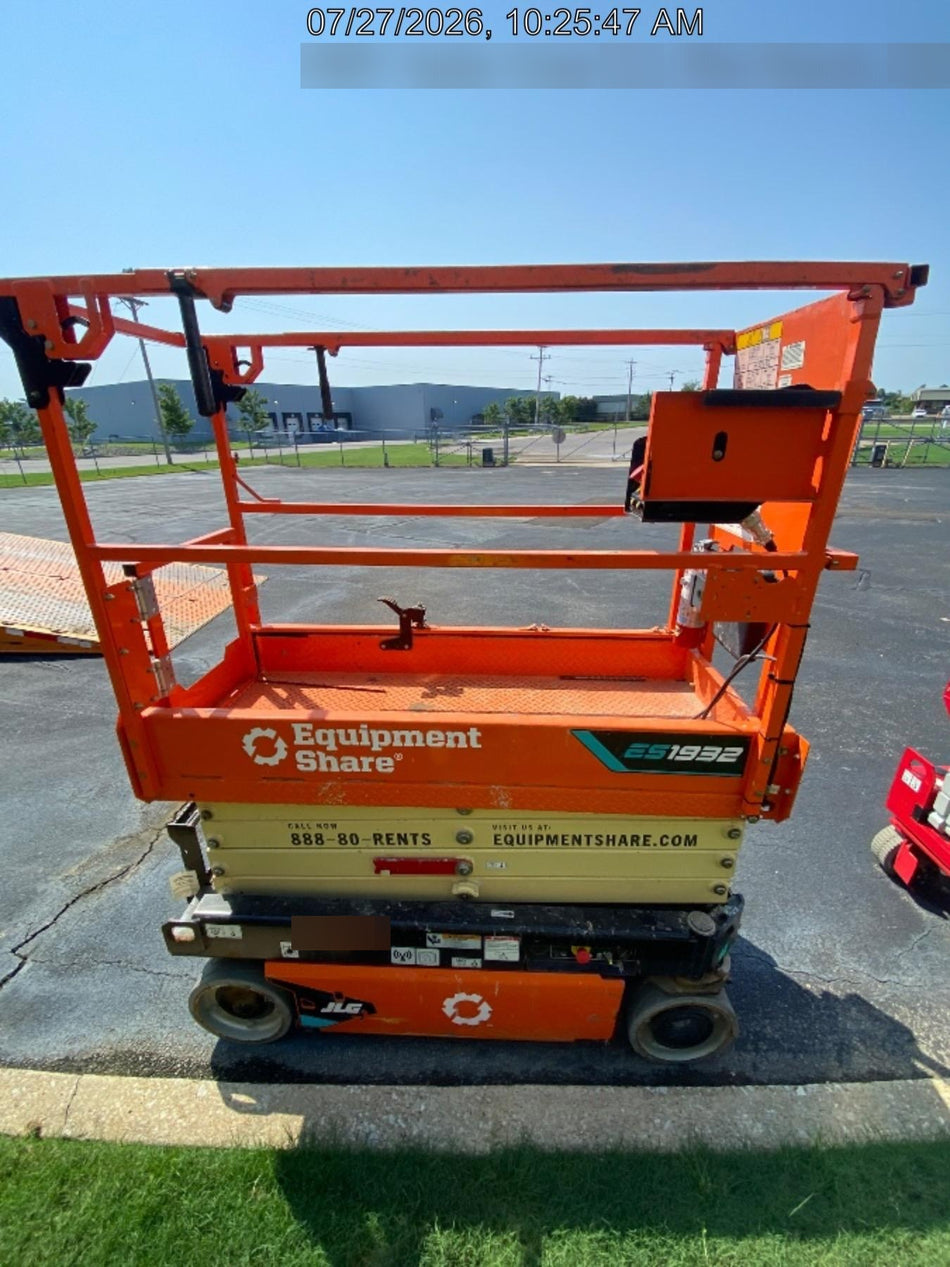 2025 JLG ES1932