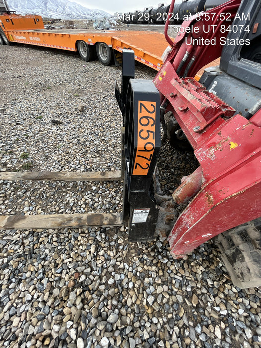 2021 TAKEUCHI 48" Pallet Forks - Takeuchi