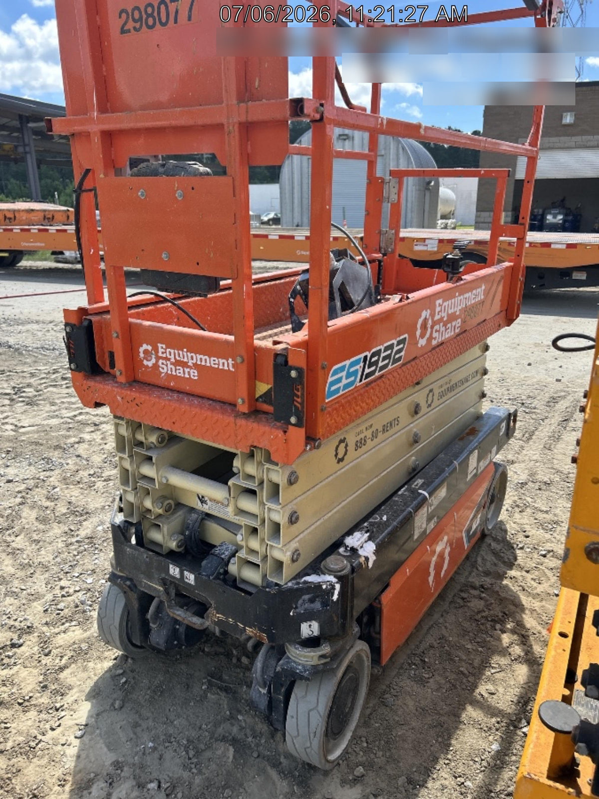 2023 JLG ES1932