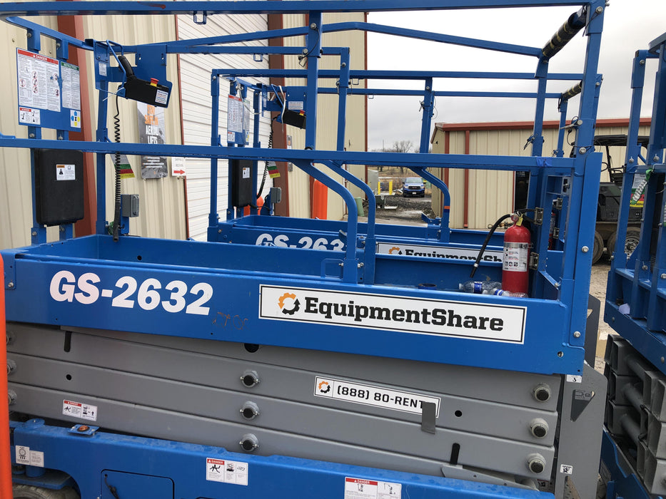2019 Genie GS-2632 Folding rails with half height swing gate