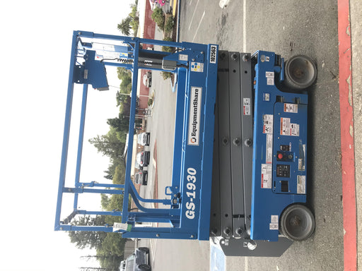 2020 Genie GS-1930 Solid Non Marking Tires, Beacon, Folding rails with half height swing gate, 800W Inverter