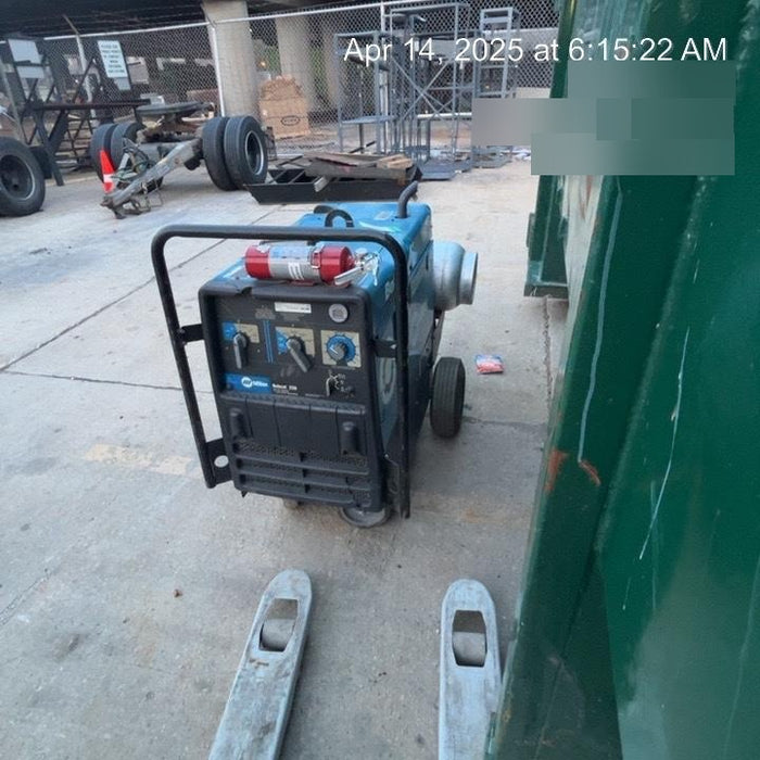 2019 Miller Electric BOBCAT 250 Standard w/Running Gear, Bracket, Hose