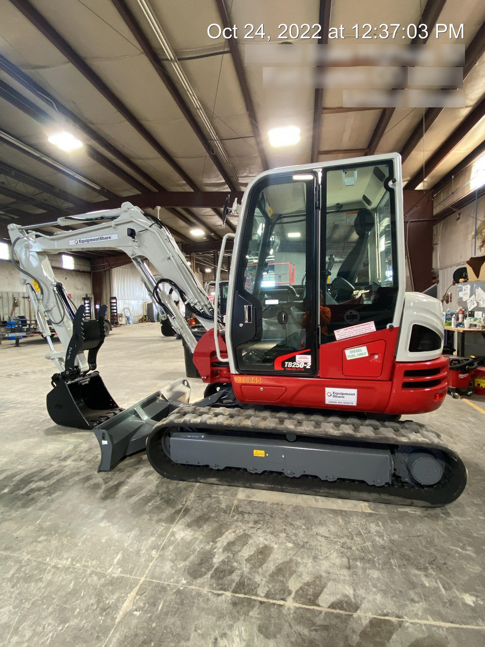 2022 TAKEUCHI TB250-2CR
