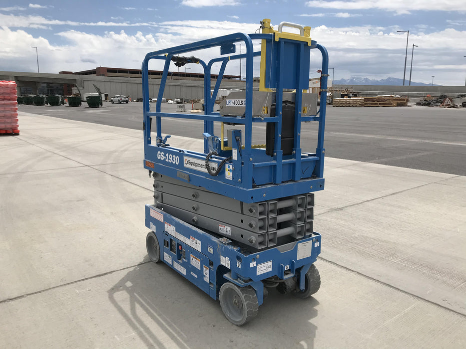 2019 Genie GS-1930 Fixed rails with chain Entry