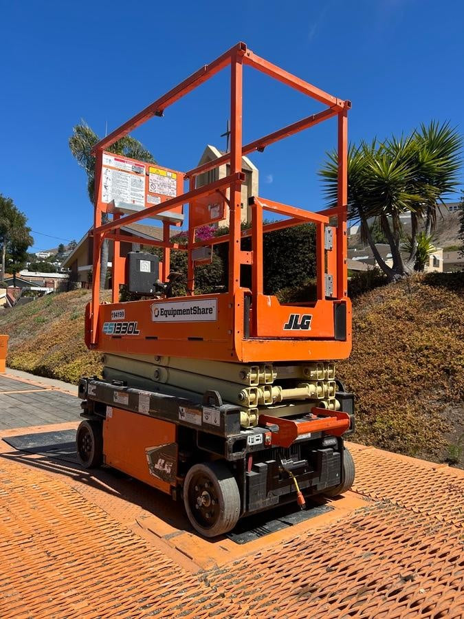 2021 JLG ES1330L