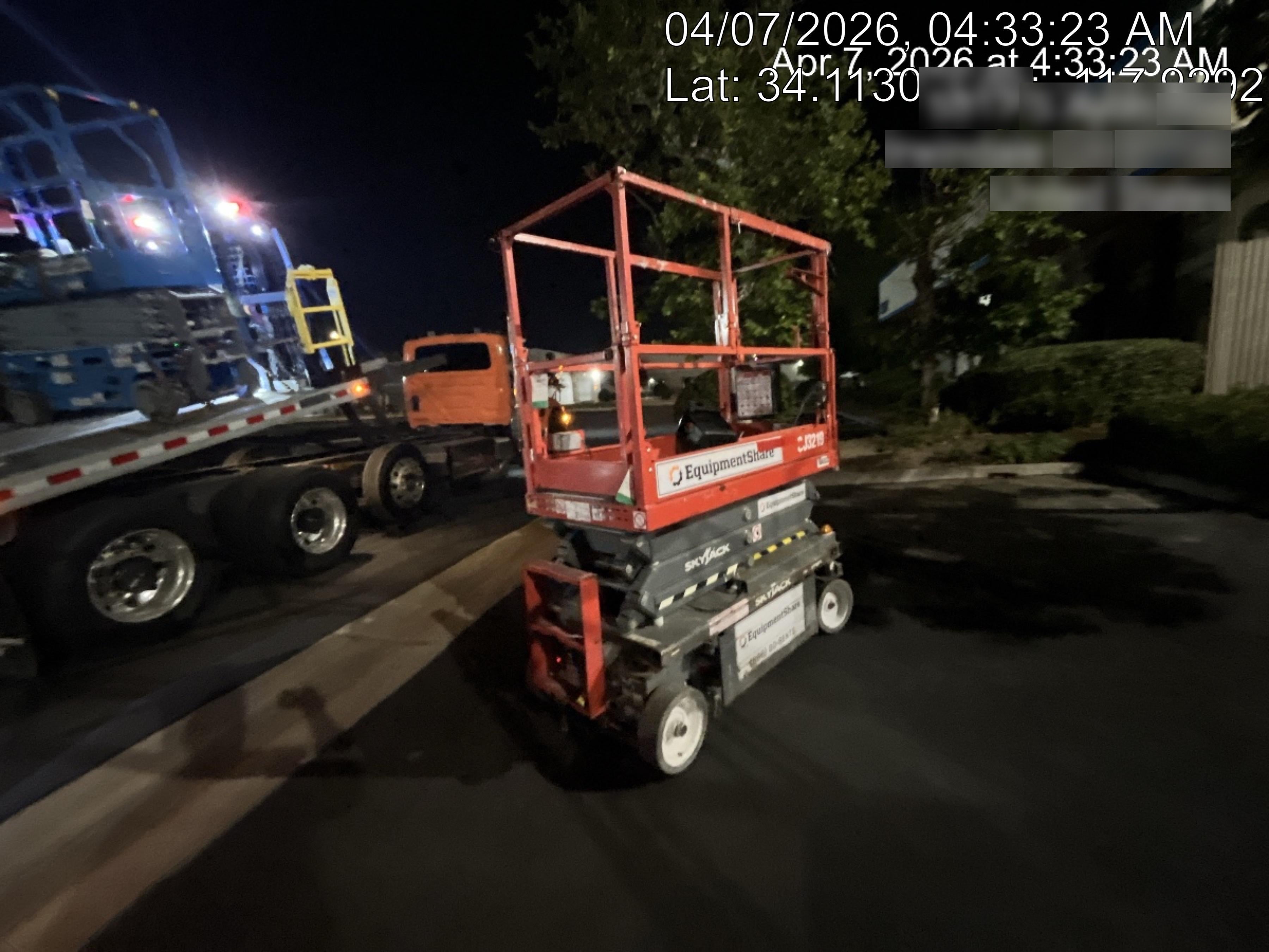2020 Skyjack SJIII-3219 Solid NM Tires, Half height spring hinged entry gate, Dual Beacons, 800W Inverter