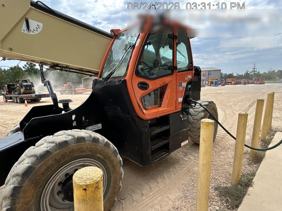 2021 JLG 1075