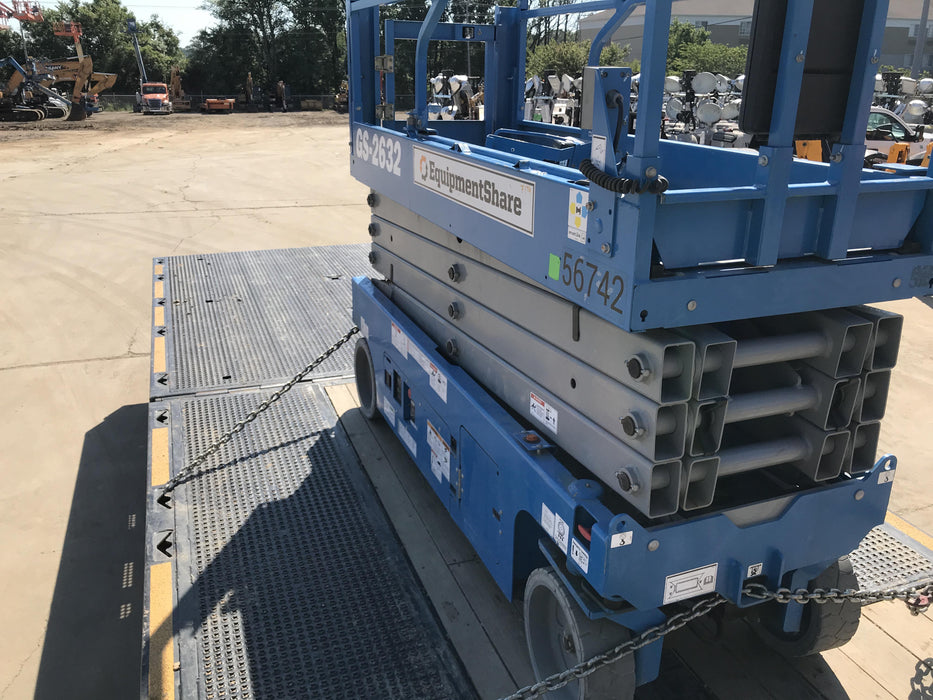 2019 Genie GS-2632 Folding rails with half height swing gate