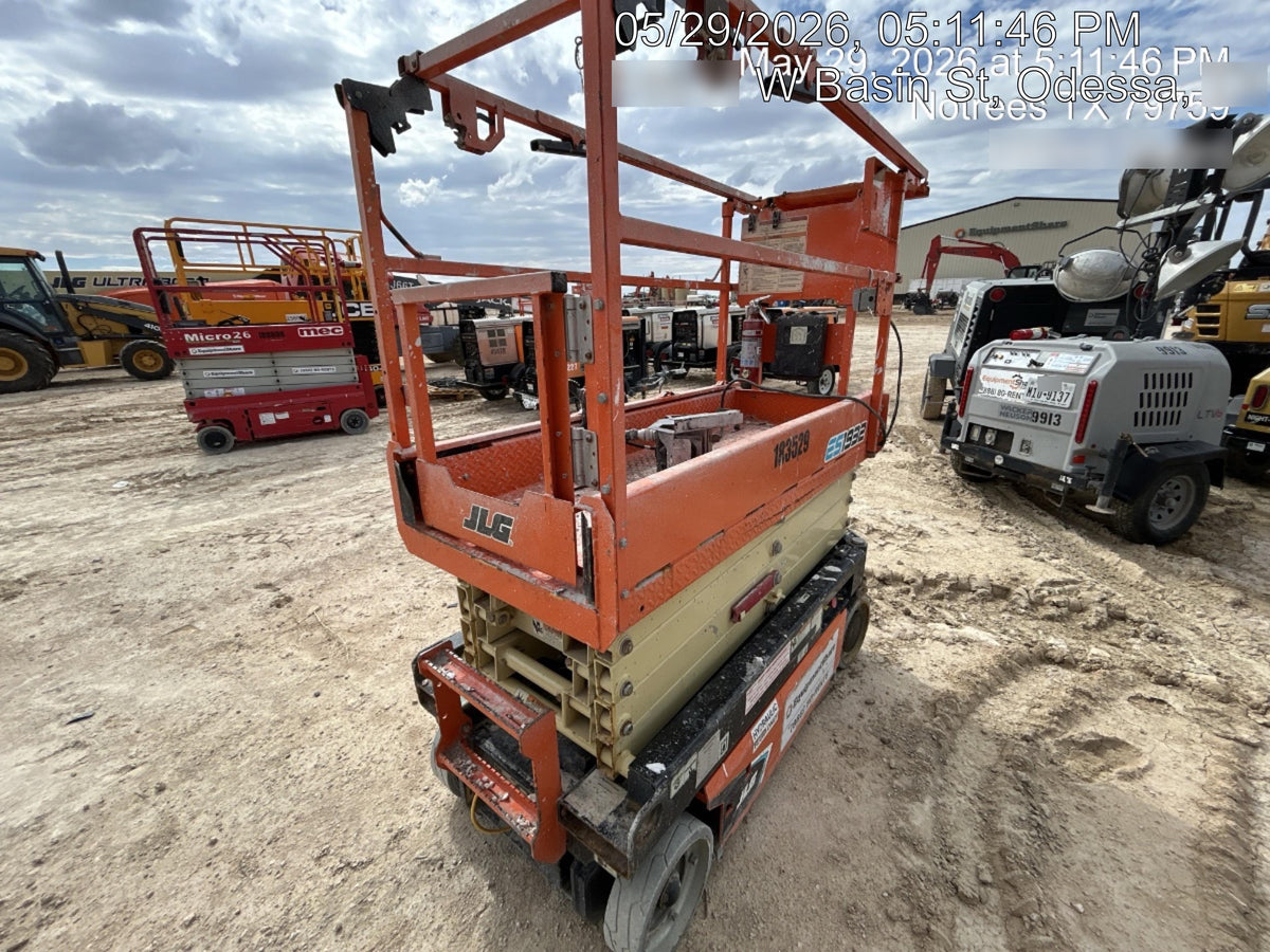 2021 JLG ES1932