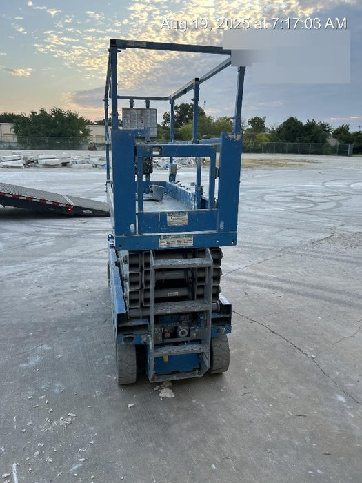 2019 Genie GS-2632 Folding rails with half height swing gate