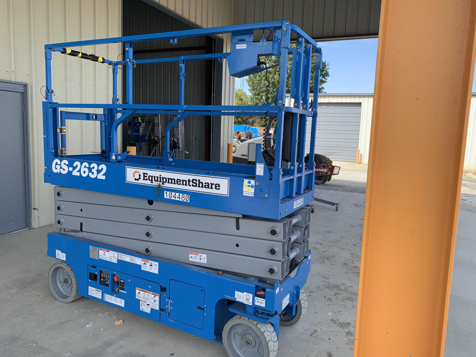 2020 Genie GS-2632 Solid NM Tires, Folding Rails with Half-Height Swing Gate, Beacon