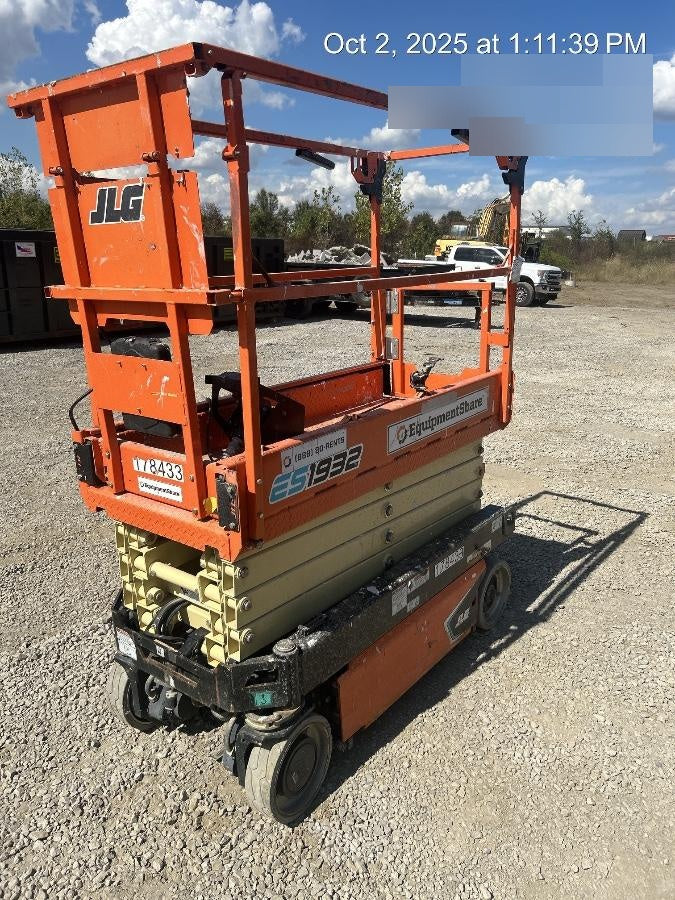 2021 JLG ES1932