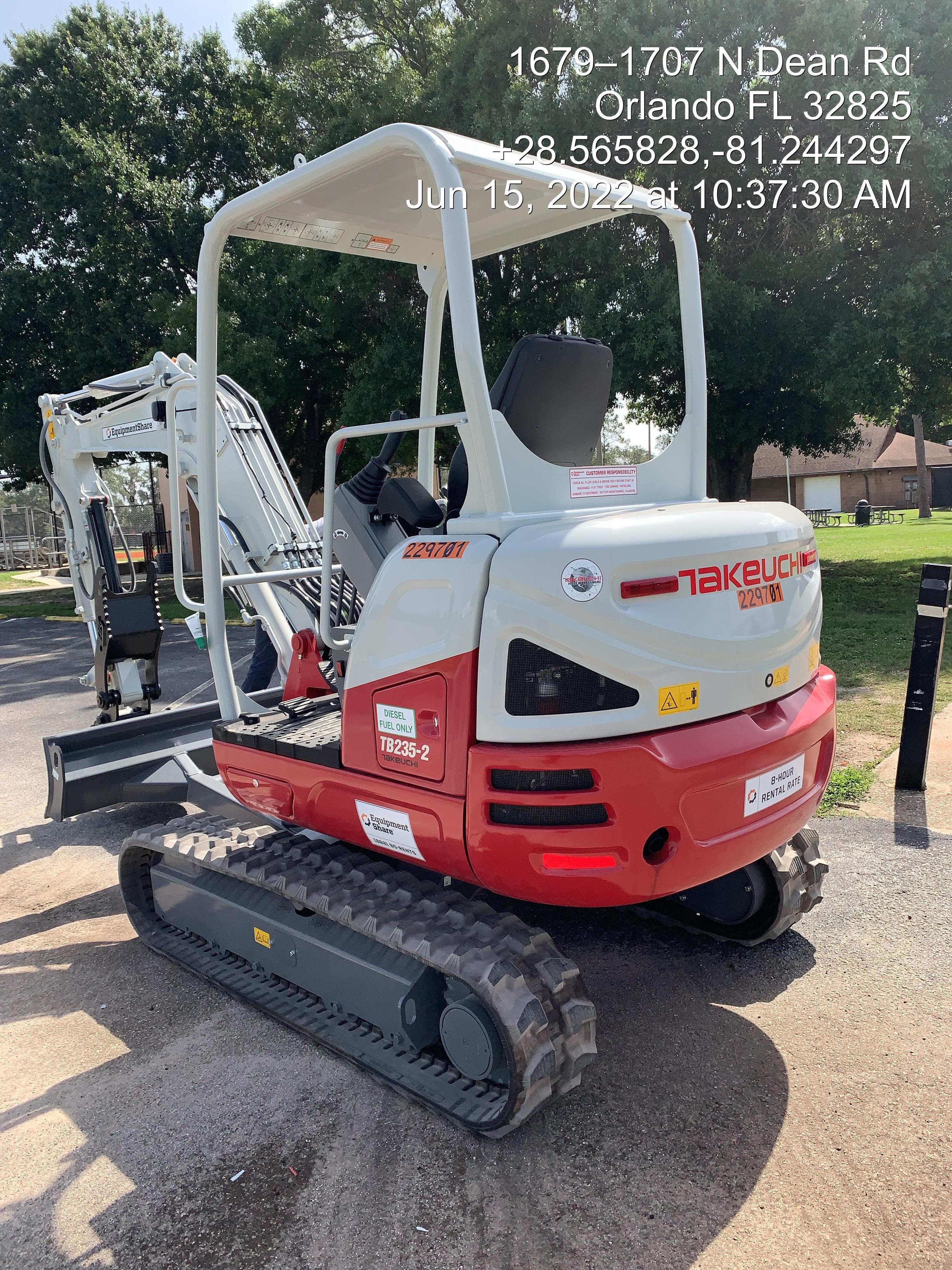 2022 TAKEUCHI TB235-2R
