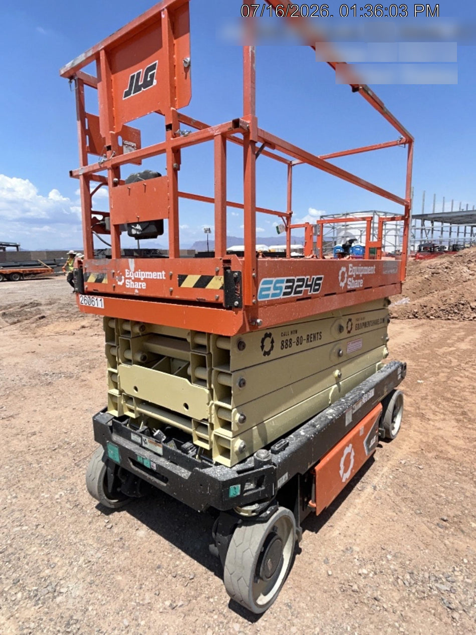 2022 JLG ES3246