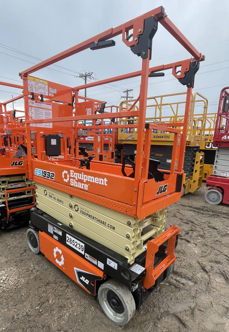 2022 JLG ES1932