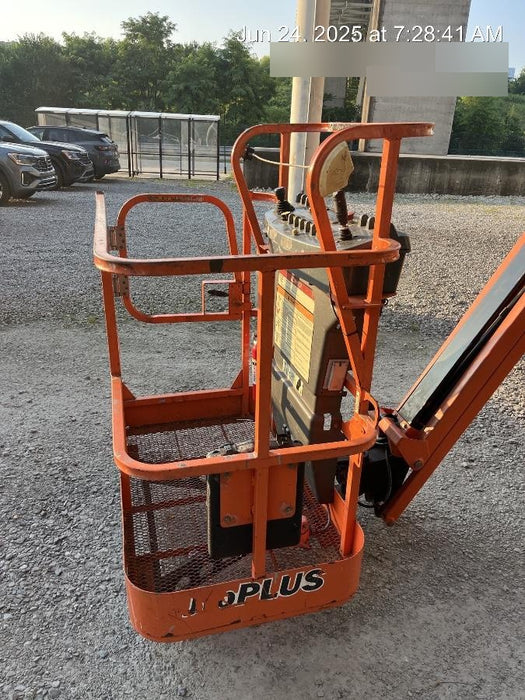 2019 JLG E300AJP
